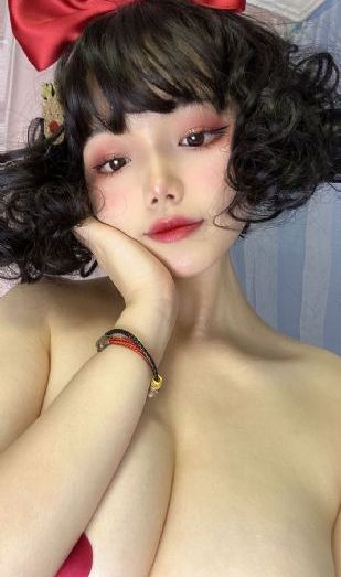 被滋润的娇妻疯狂呻吟电影